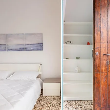 Cilea A Few Steps From The Station * Katanya