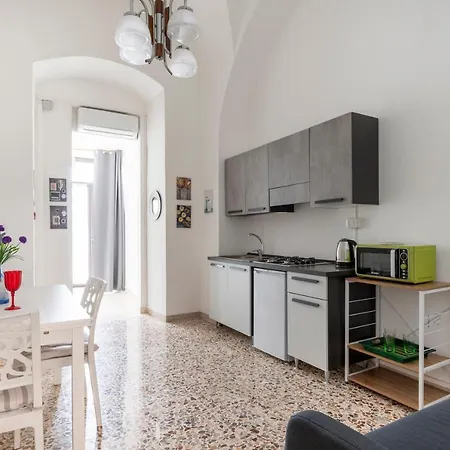 Cilea A Few Steps From The Station * Katanya